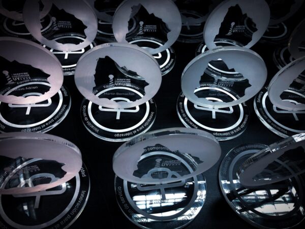 TROFEO ACRILICO MAPFRE