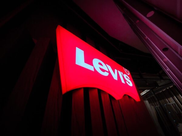 LEVI'S - Corpóreo retroiluminado