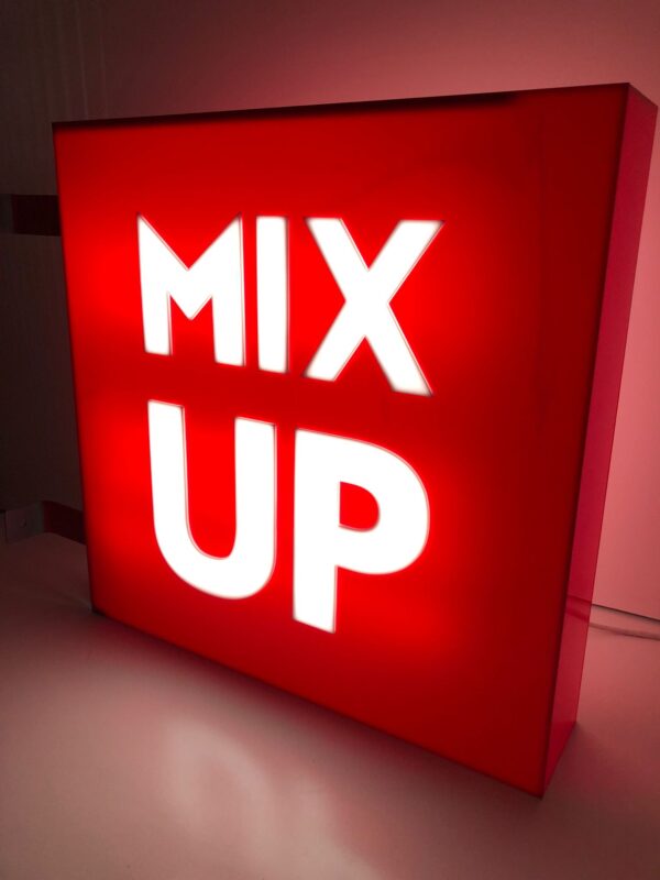 MIX UP - Corpóreo retroiluminado