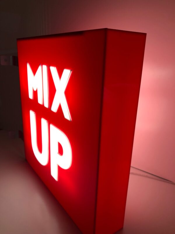 MIX UP - Corpóreo retroiluminado