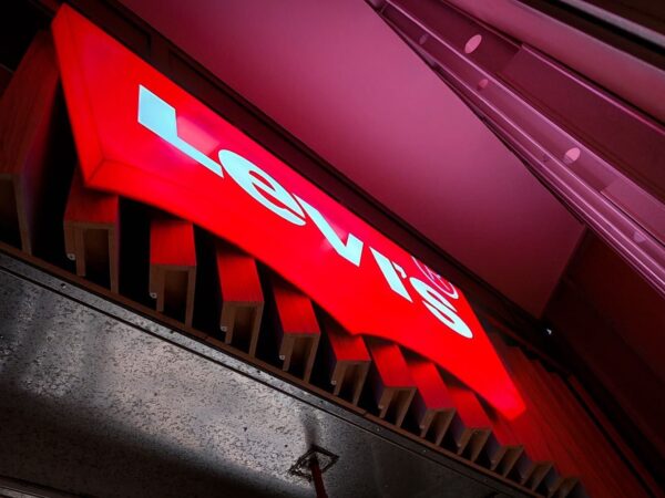 LEVI'S - Corpóreo retroiluminado